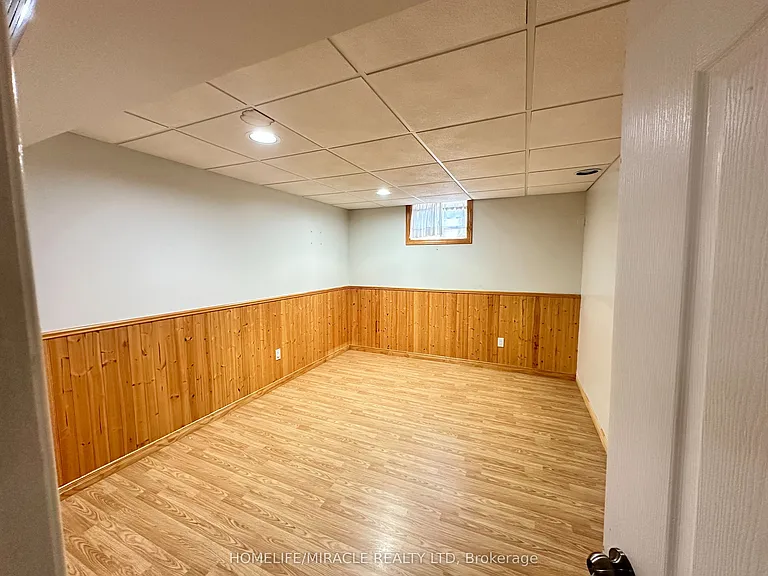 568 Greenbrook Dr #BASEMENT — Photo 9