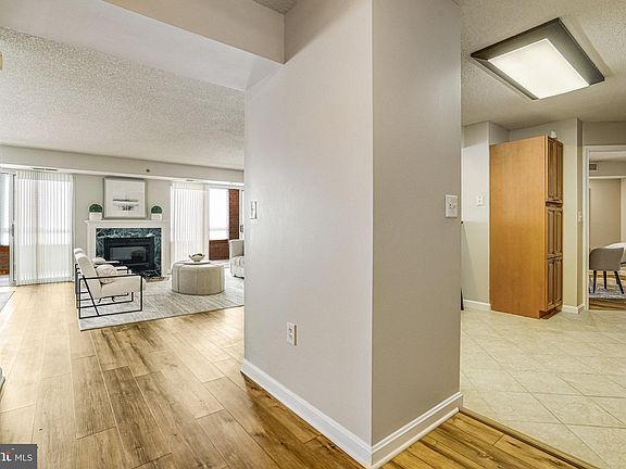 3rd image of 2181 Jamieson Ave Unit 1405