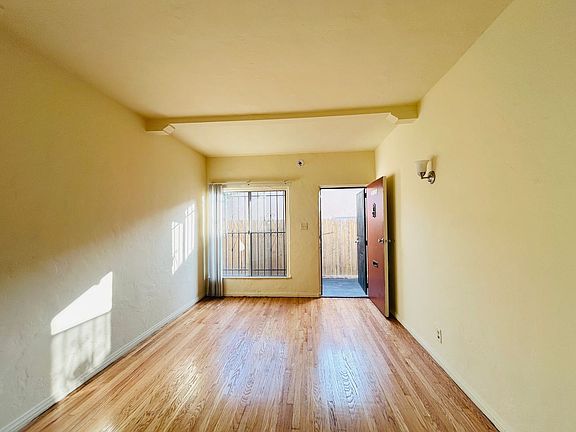 3rd image of 3510 S Bronson Ave Unit 1/2
