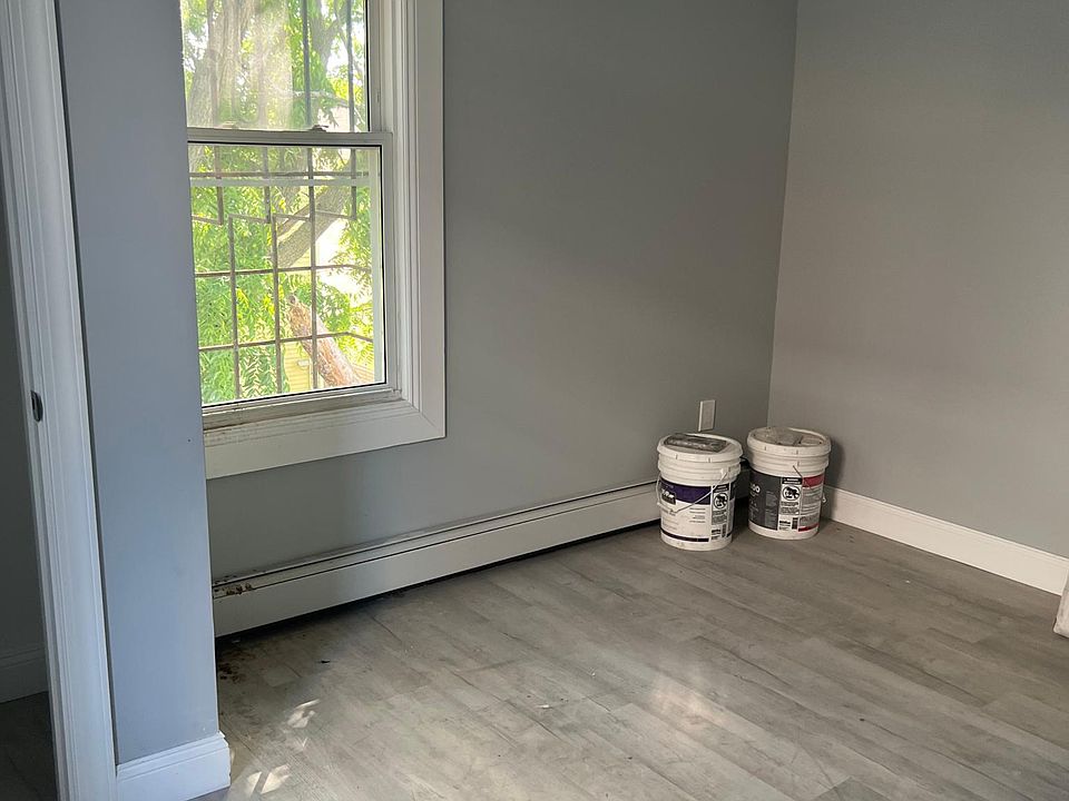 2nd image of 89 Dwight St #2