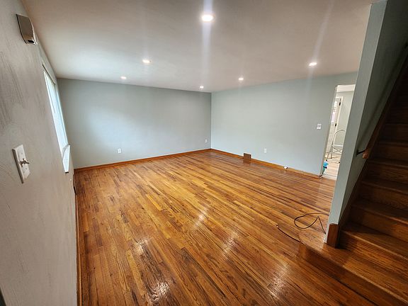 3rd image of 36 Fordham Ave