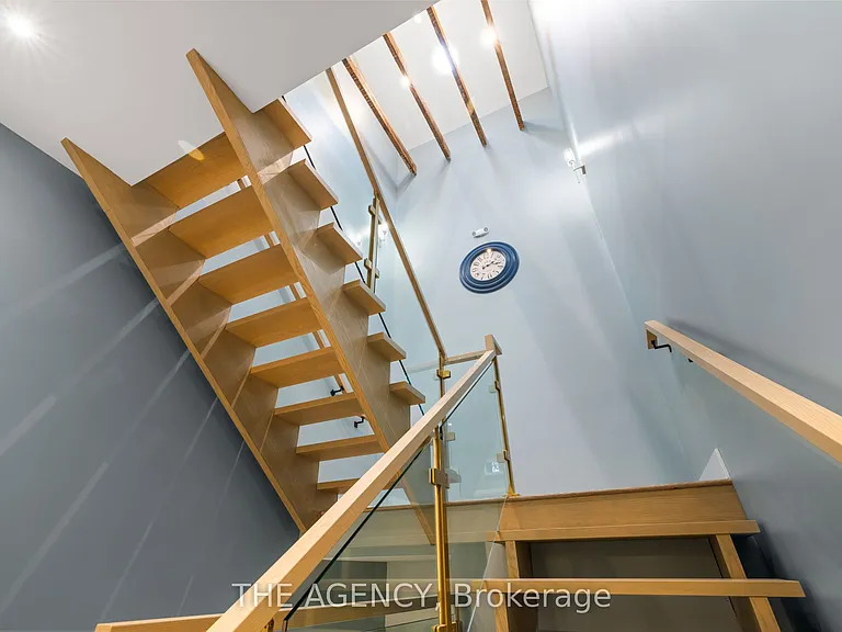 163 Main St E #202 — Photo 3