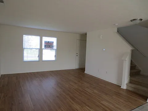 Greenwood - 4 bedroom home — Photo 2