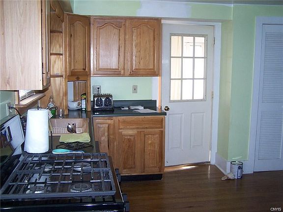 3rd image of 68 Floral Ave