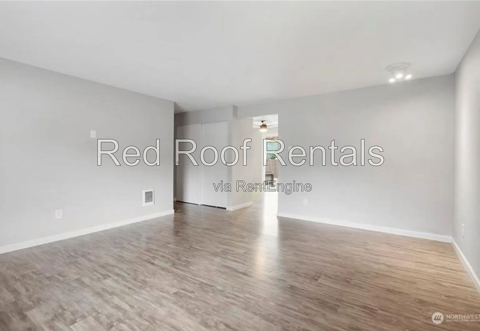 3 bed, 1.0 bath, 1008 sqft, $2,570 — Photo 4