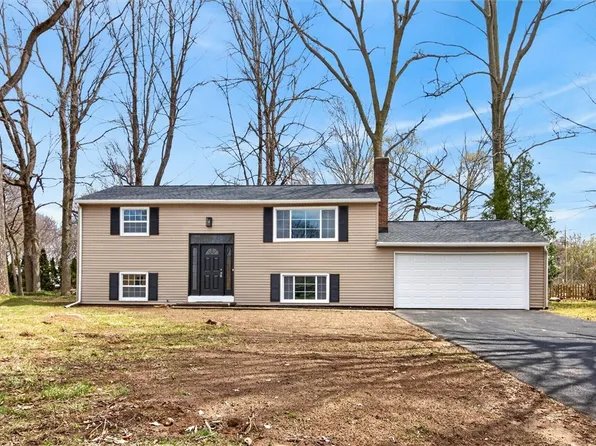 639 Ironwood Cir, Webster, NY 14580