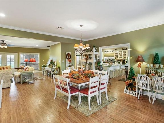 3rd image of 2420 Karen Ln