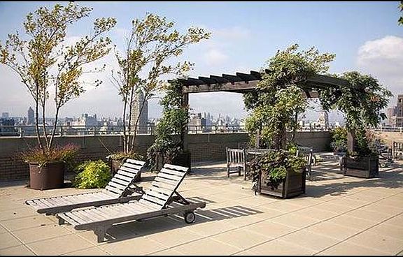 4th image of 203 E 72nd St APT 15B