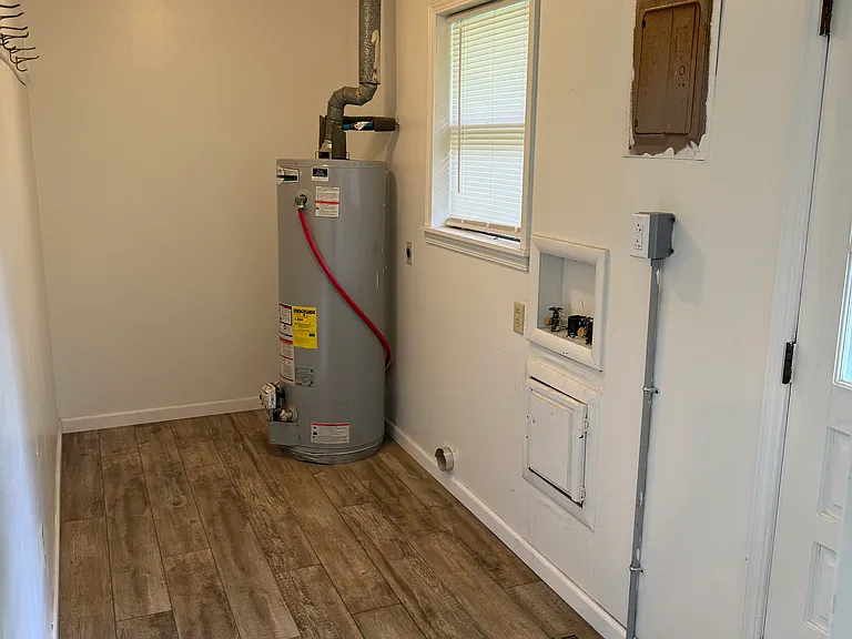 908 S East St — Photo 17