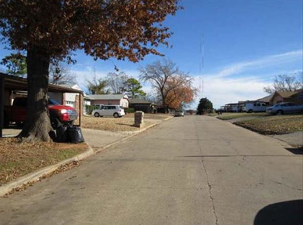 2nd image of 119 SW 50th St