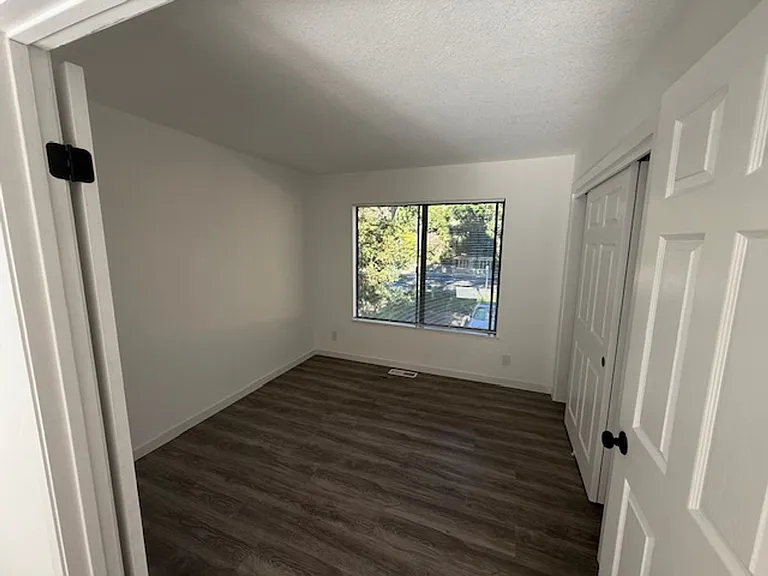 300 Mill Rd — Photo 8