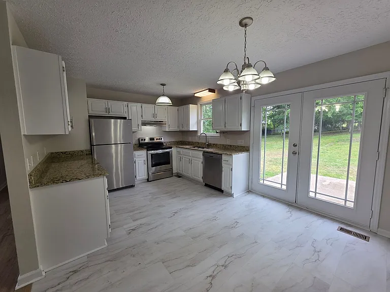 307 Castlewood Dr — Photo 18