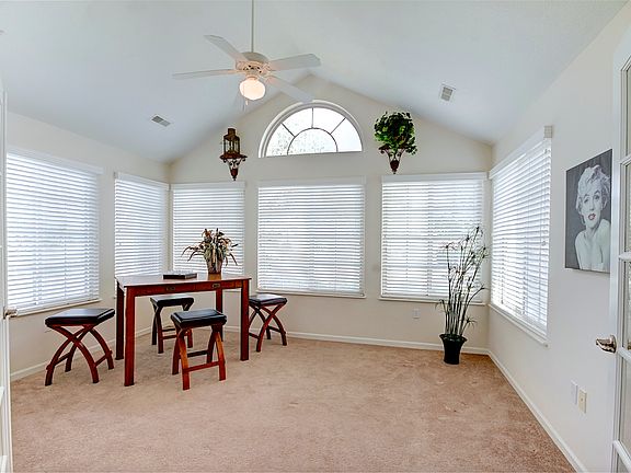 5th image of 2810D Canterbury Cir