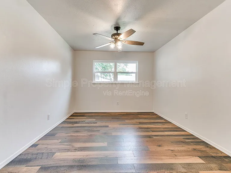 2401 Fedderson Dr — Photo 26