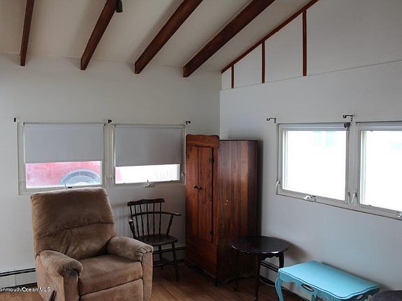 2nd image of 30 Kingfisher Ln