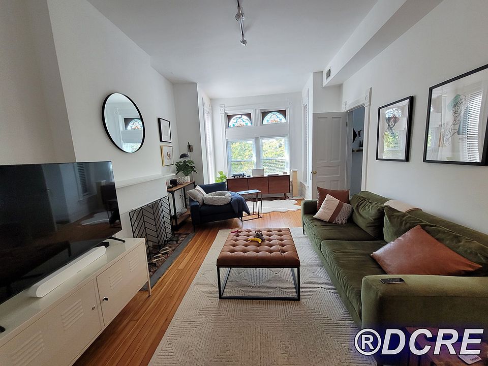 1st image of 1037 N Hoyne Ave APT 2