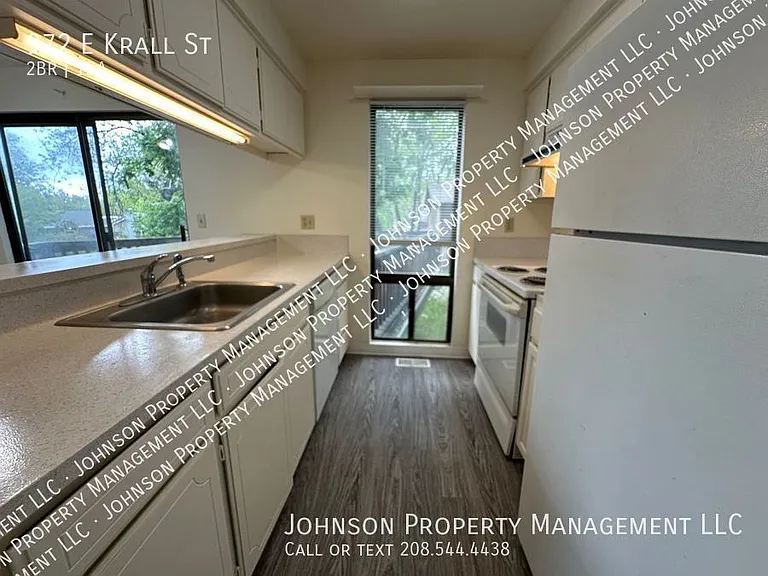 972 E Krall St — Photo 3