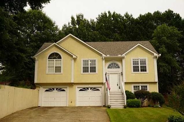 1st image of 2418 Pondside Pl NE