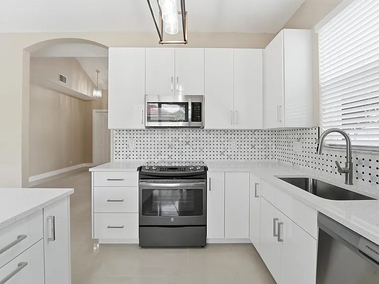 1780 Pierside Cir — Photo 3