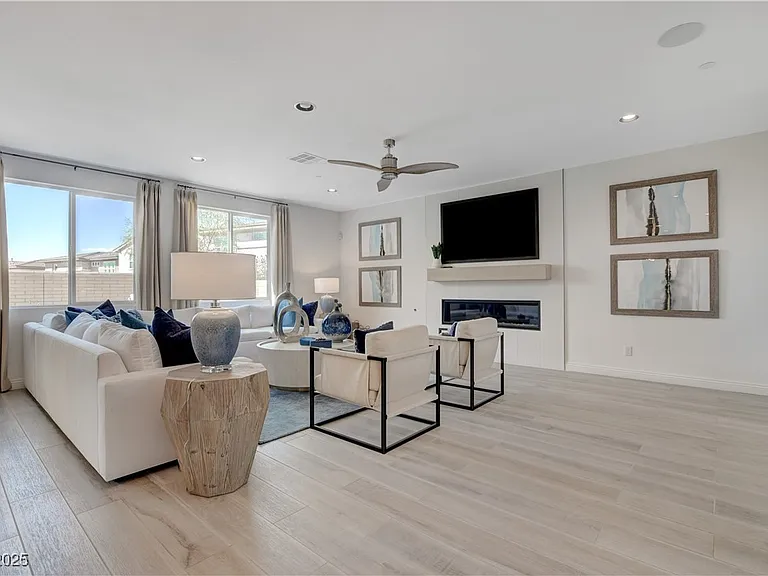 1075 N Water St — Photo 10