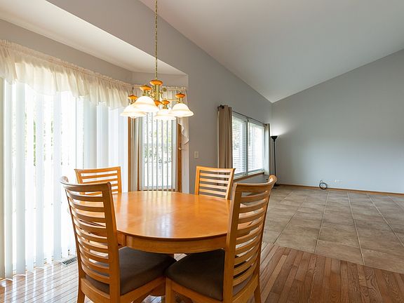 4th image of 2981 Hillsboro Ln