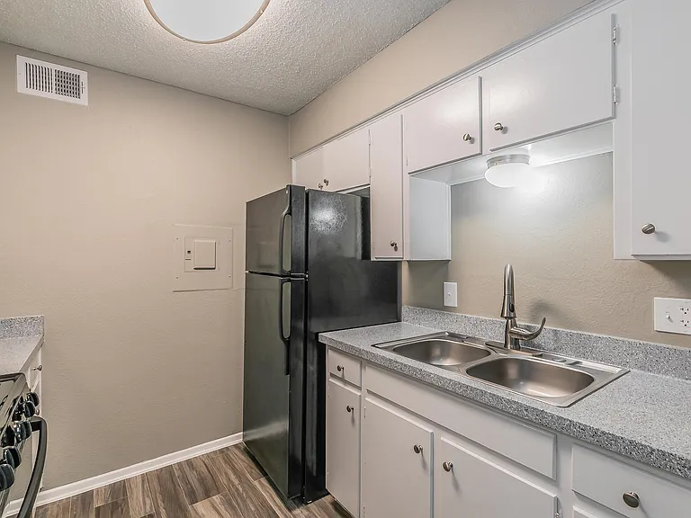 Davis Park Apartments — Photo 27