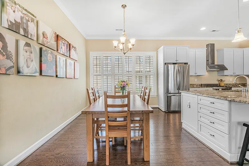 4 bed, 3.0 bath, 2380 sqft, $3,200 — Photo 4