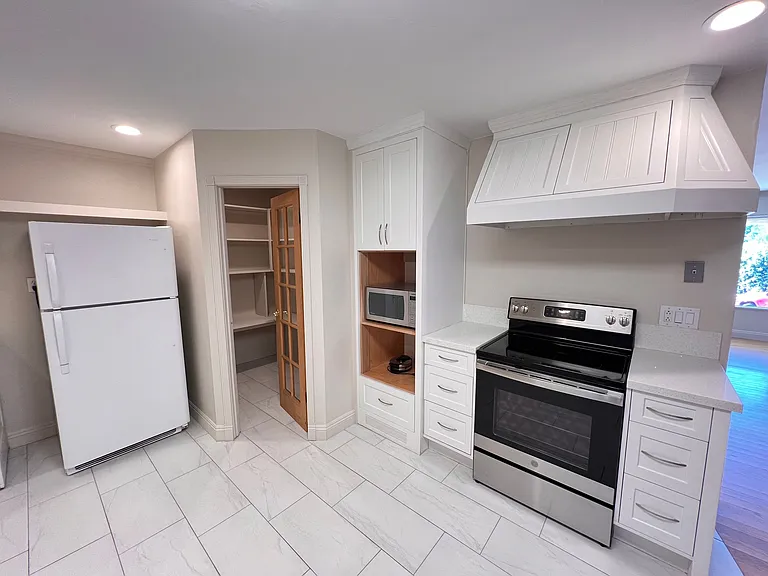 1626 York Dr — Photo 14