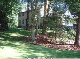 19 Lenora Dr, West Simsbury, CT 06092