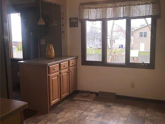 5th image of 41 Osgood Ave