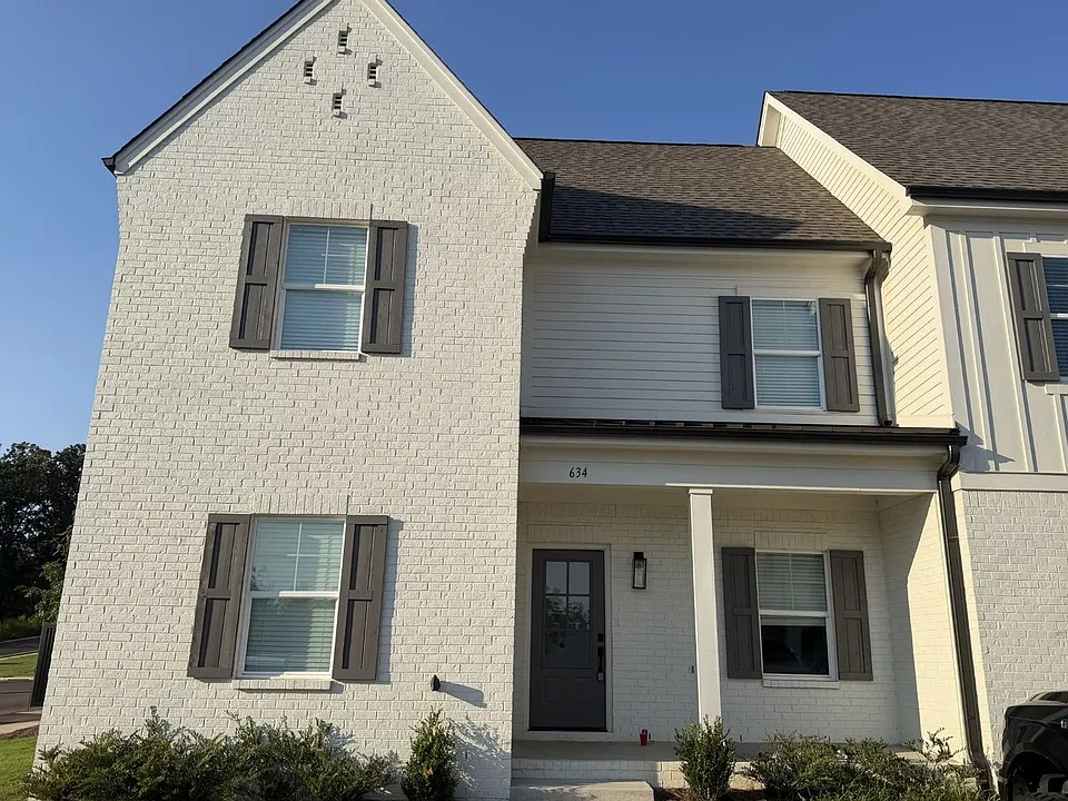 634 Cottage Grove Cir
