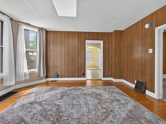 3rd image of 1345 Merryman St