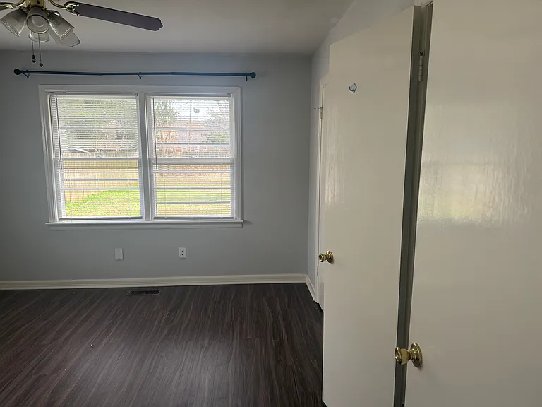 2602 Waltham Dr NE — Photo 20