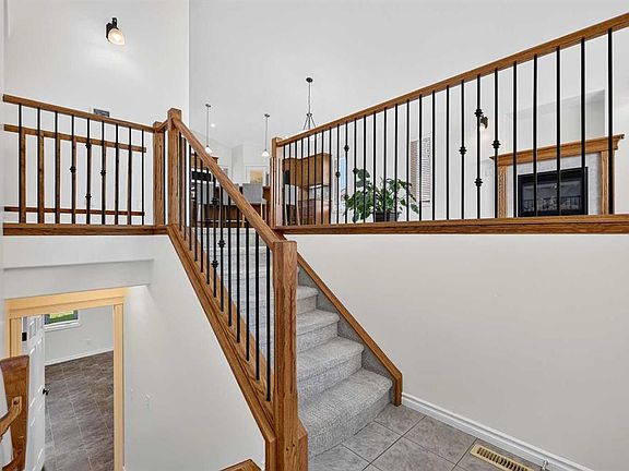 5th image of 219 E Hillcrest Blvd