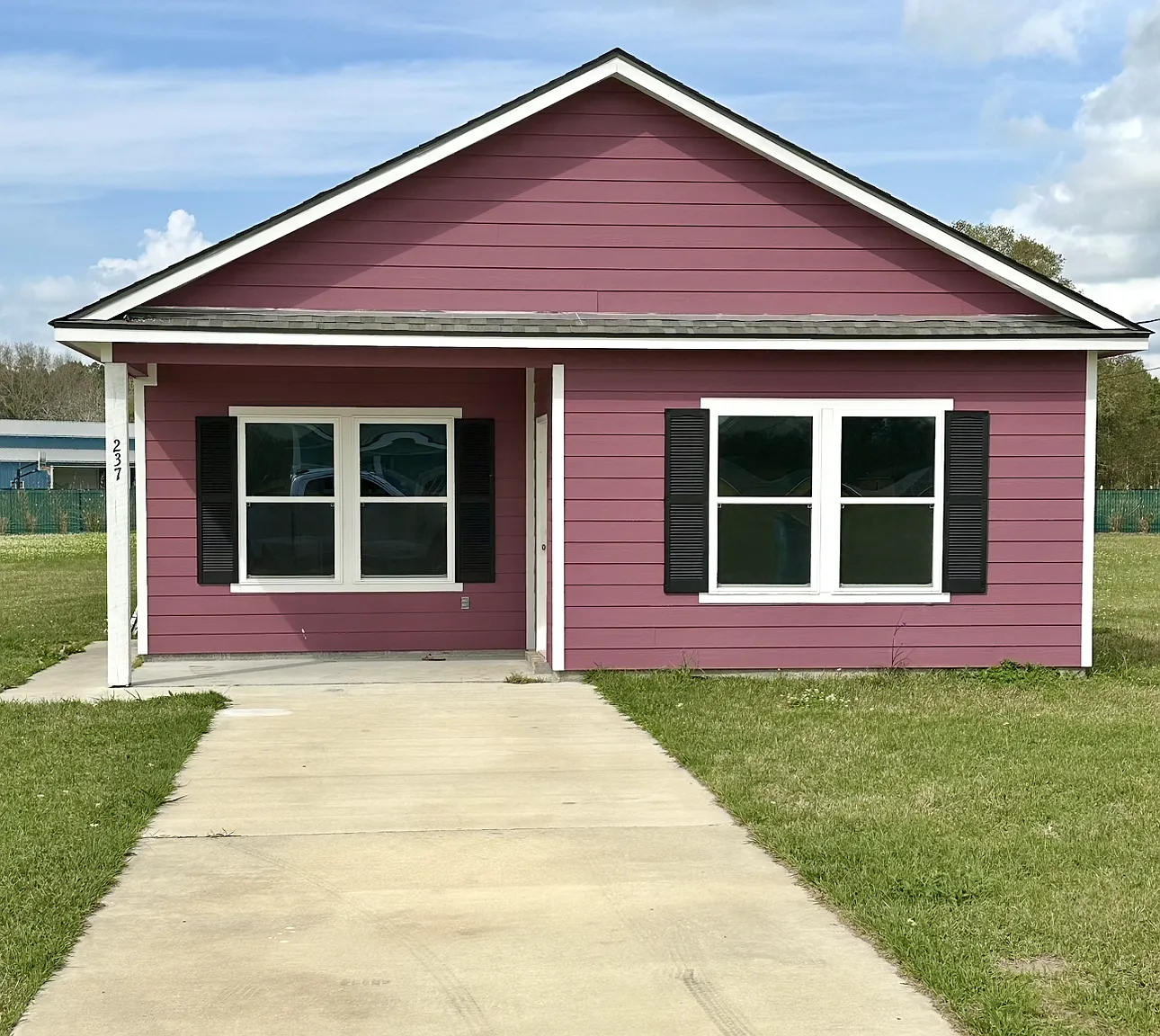 3 bed, 2.0 bath, 1350 sqft, $1,350 — Photo 1