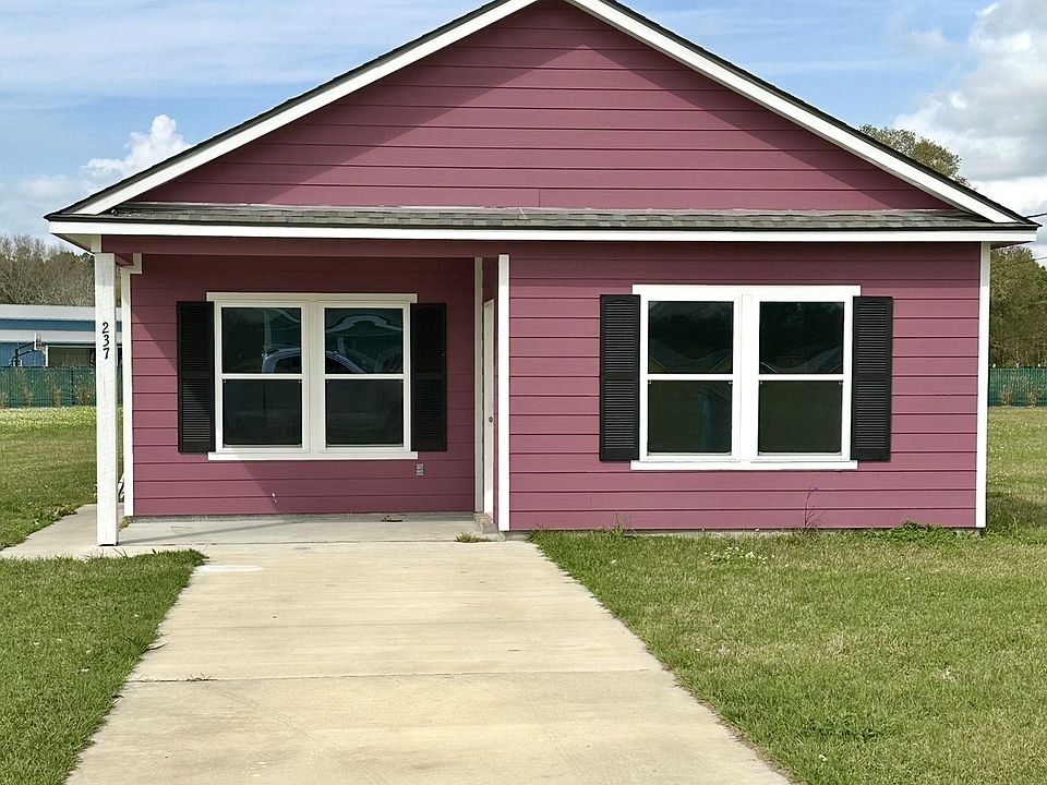 1st image of 237 Le Village Loop