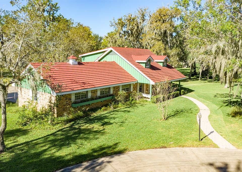 1st image of 102 Schrader Ln