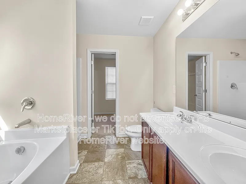 4 bed, 2.0 bath, 2045 sqft, $1,900 — Photo 2