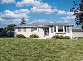 1255 Wild Rose Ln, Neenah, WI 54956