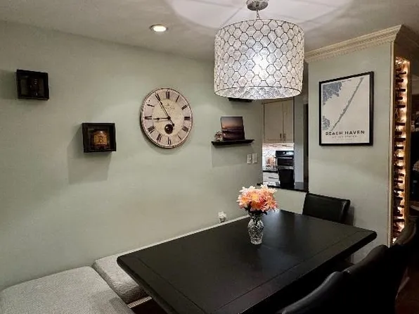 72 Park Avenue image 1 of 14