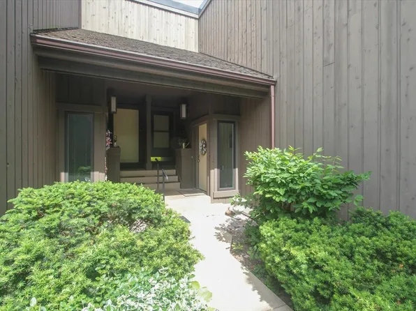 260B Pine Crest Rd #Mi32, Barrington, IL 60010
