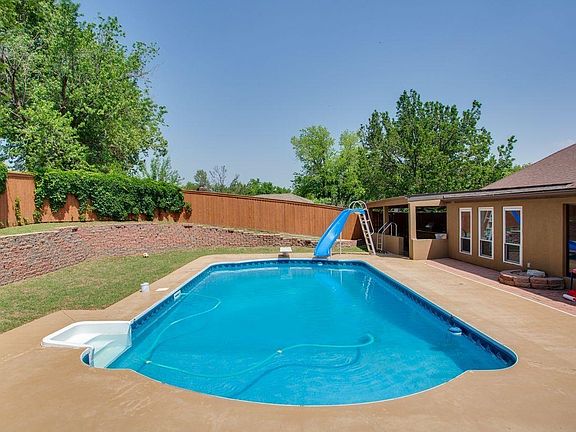 4th image of 2916 Meadowlark Ln