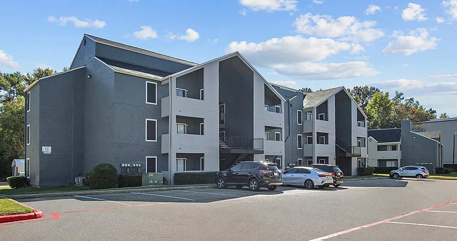 Hollytree Apartments — Photo 3