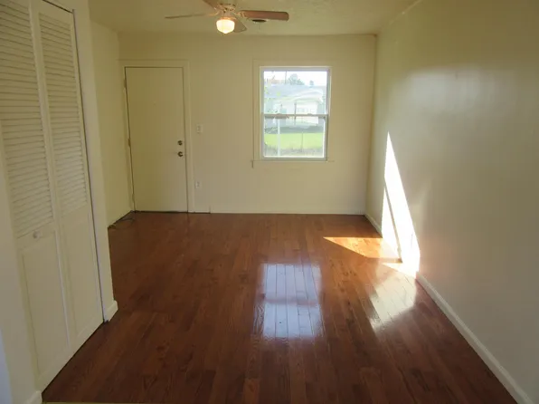 32461 Lenawee St, Westland, MI 48186