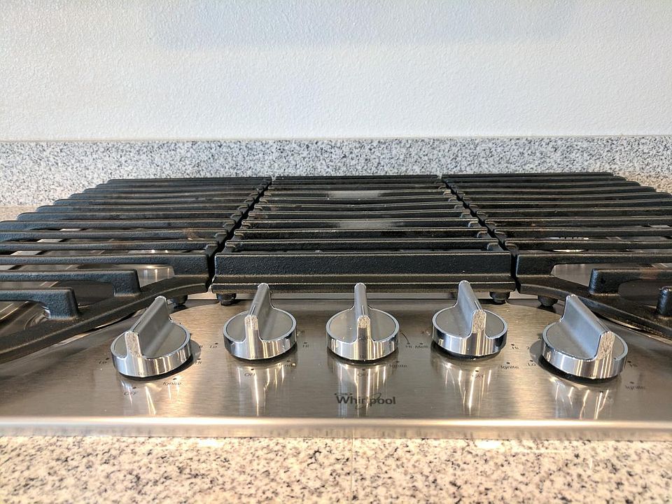 Embedded stainless steel cooktop