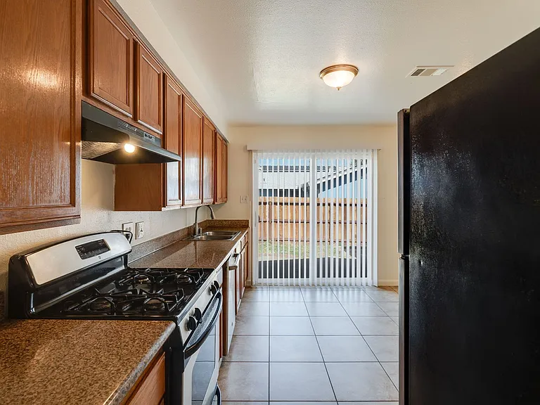 7726 Laurie Way — Photo 7