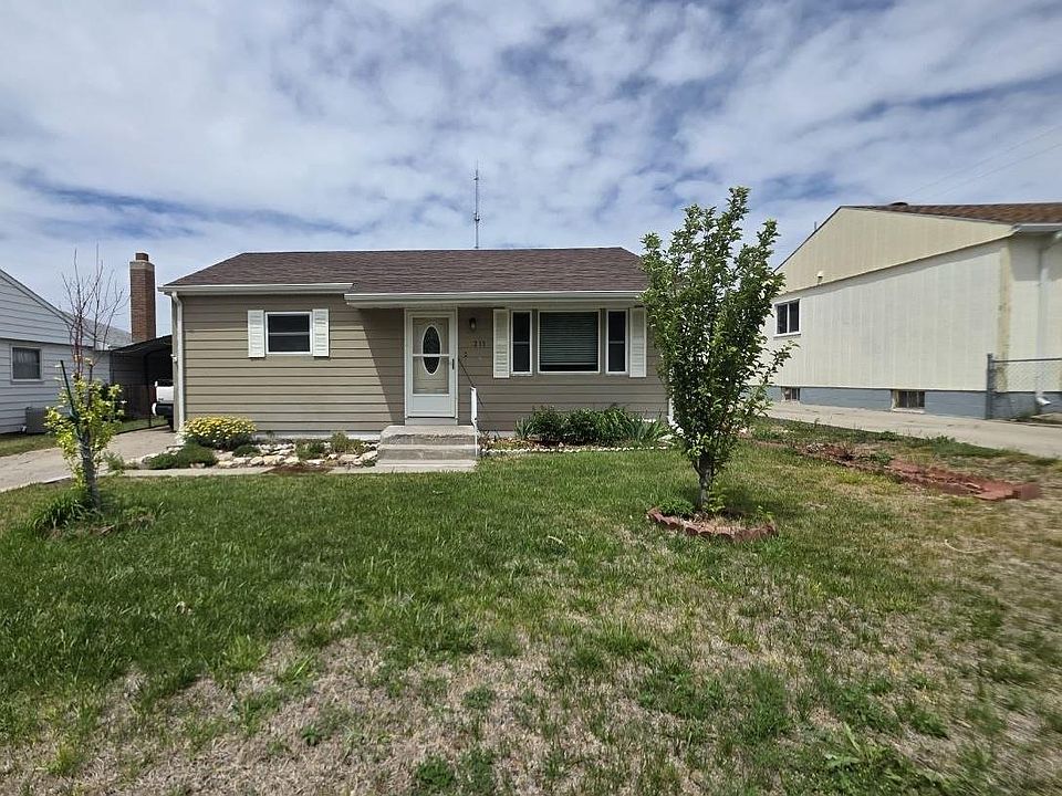 1st image of 211 West Dr