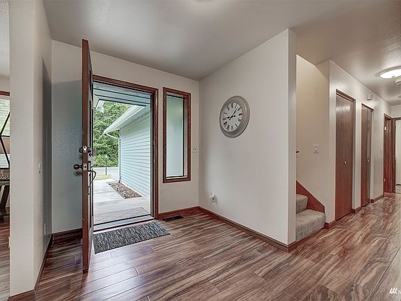 5th image of 7760 Lazy South Ln NE