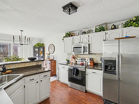 3rd image of 4404 Willow View Ct