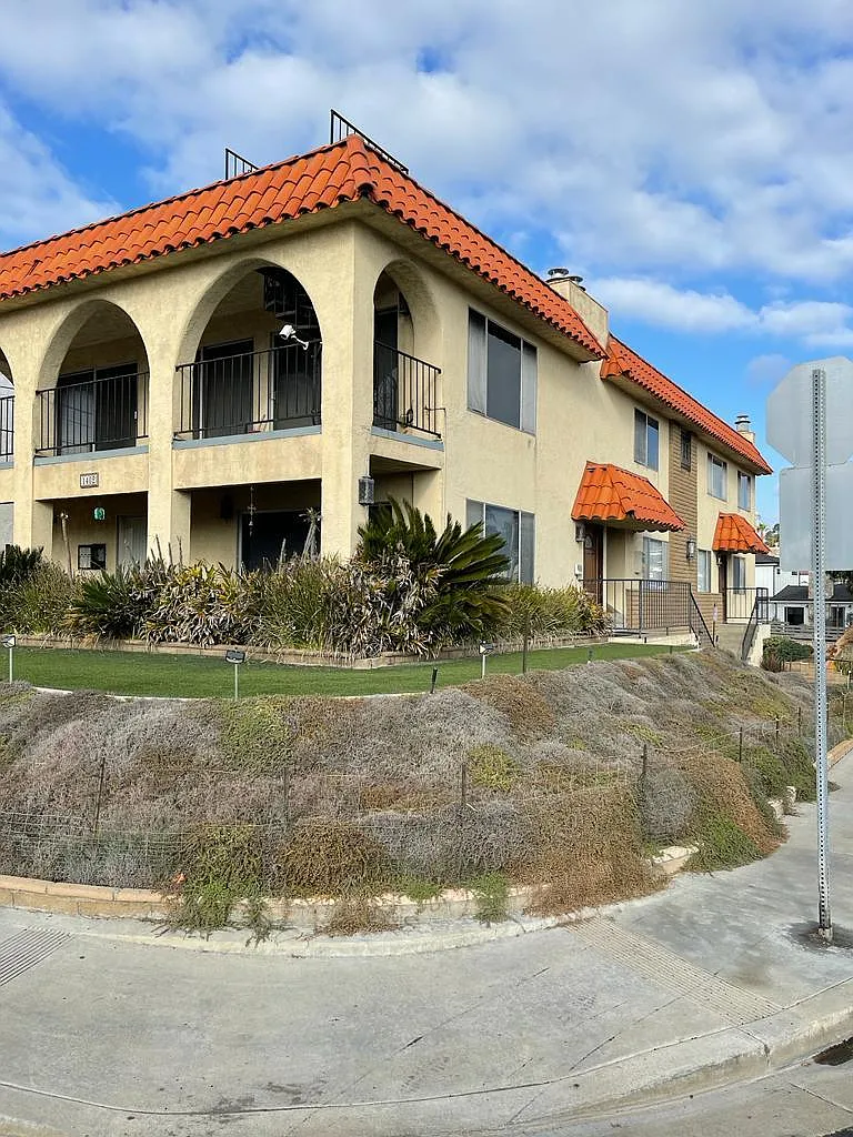 2 bed, $3,100 — Photo 2